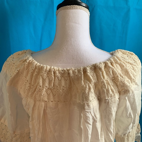 Mexican Bone color Lace Blouse Handmade in Mexico - Picture 5 of 6